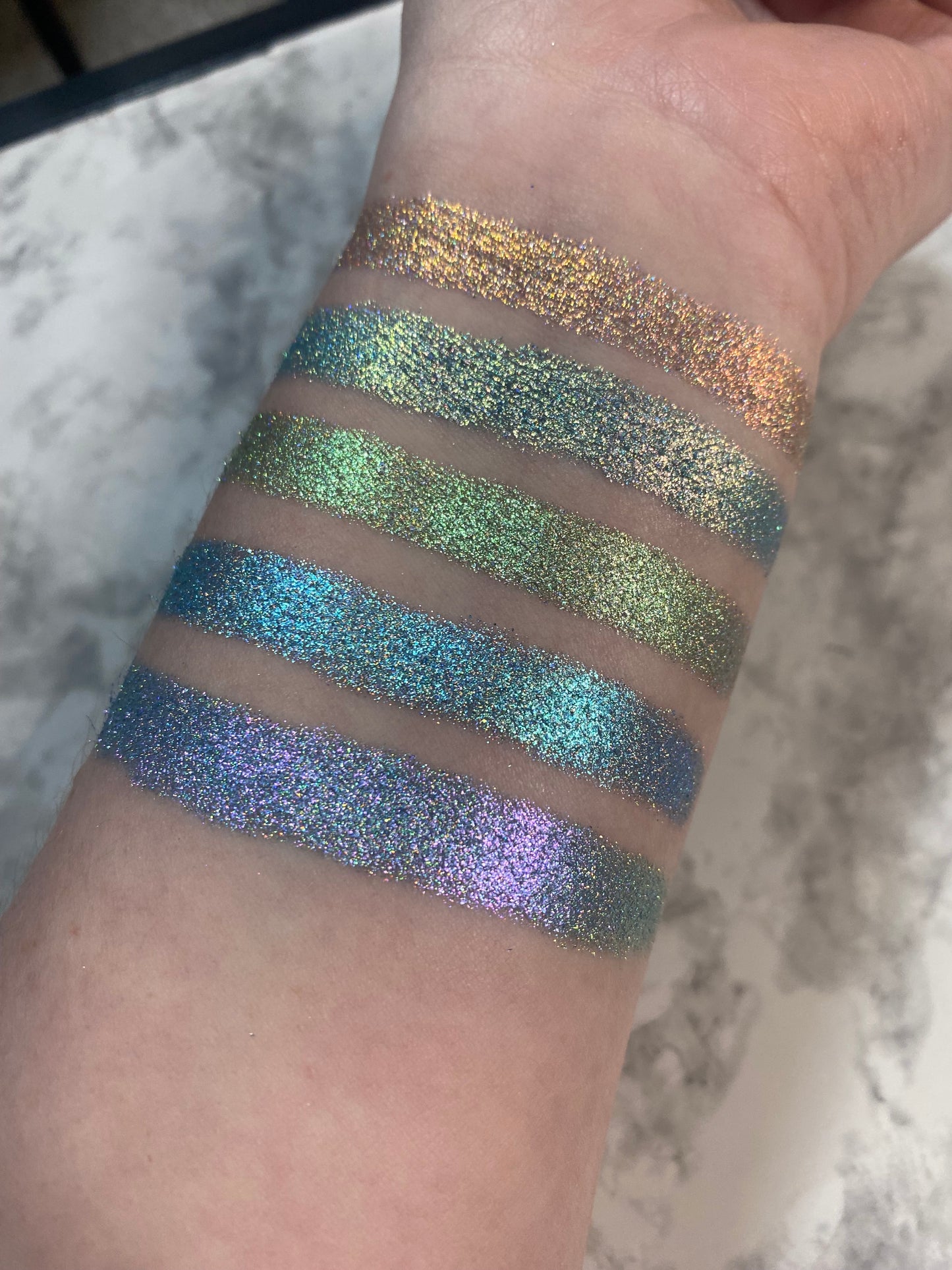 Holographic Multichrome Bundle