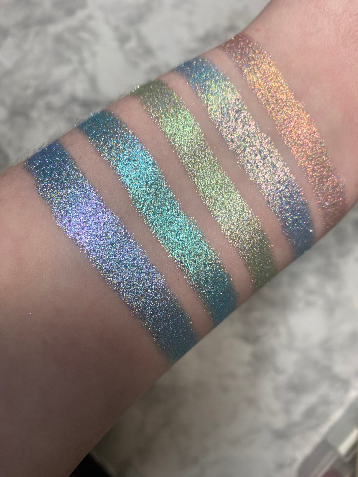 Holographic Multichrome Bundle