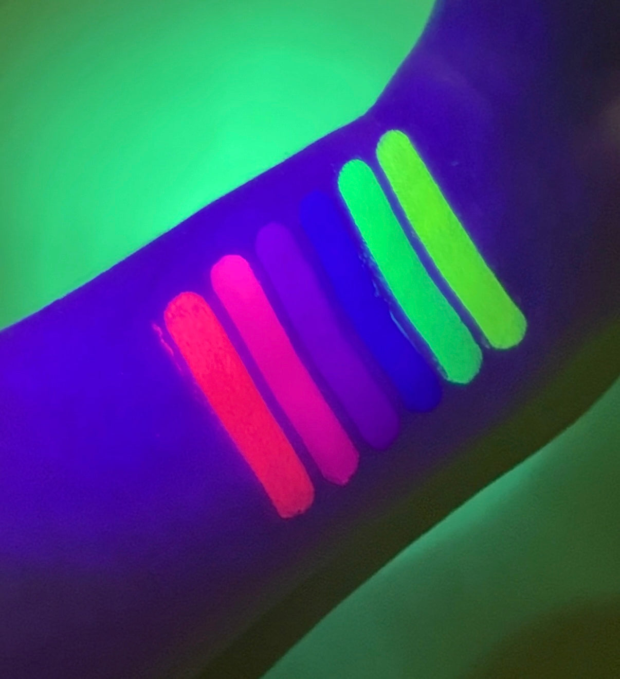 Neon matte pressed pigments